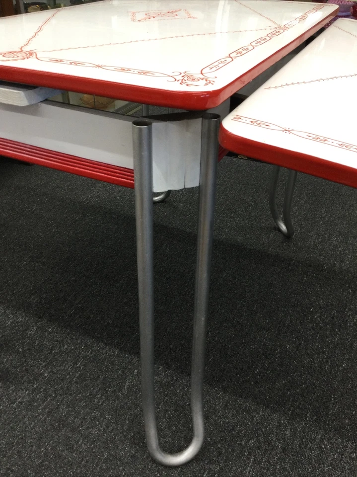 Antiga mesa de cozinha esmaltada vermelha e branca, estrutura de alumínio, expande c2 - Imagem 2 de 4