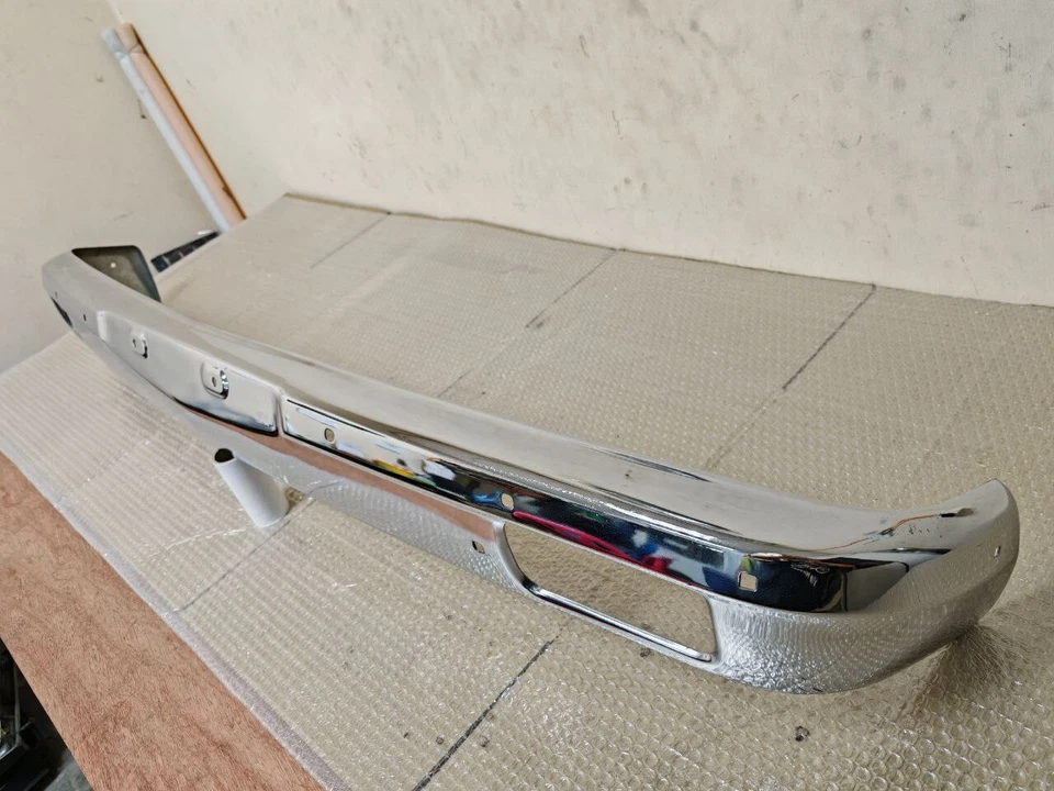 Barra de parachoques delantera Toyota Corona RT100 RT102 RT104 RT110 NUEVO DE STOCK ANTIGUO GENUINO Foto 4 de 4