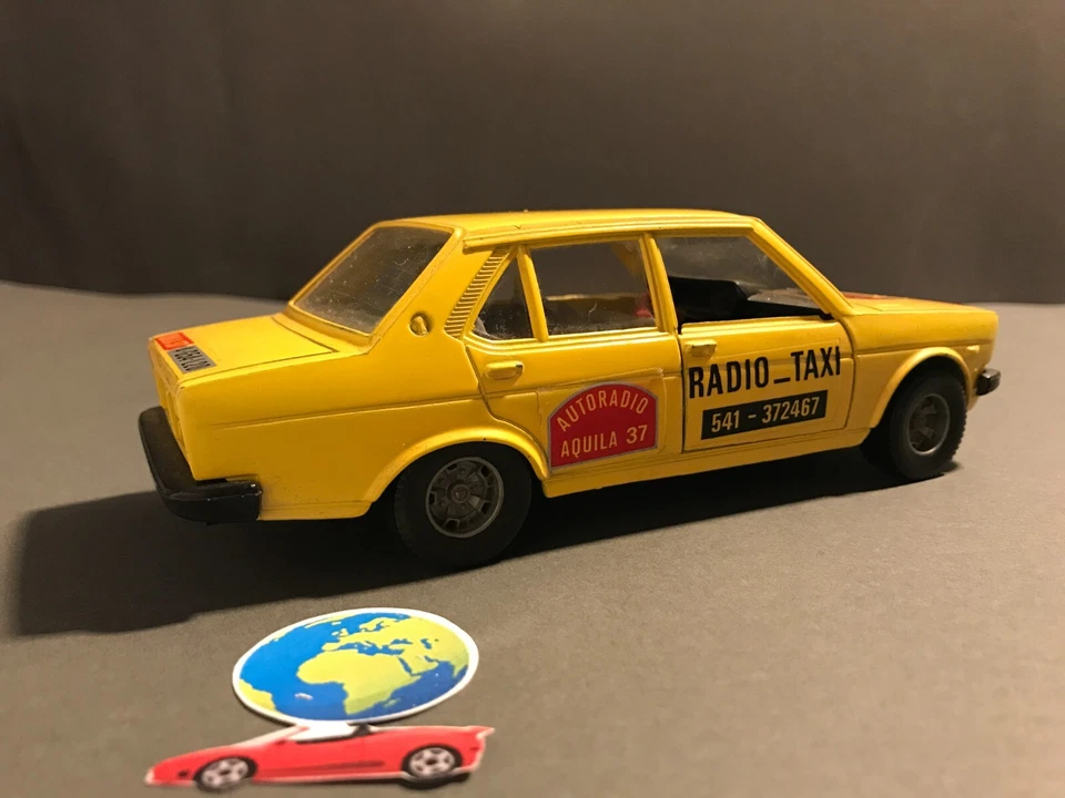 Bburago Fiat 131 Radio Taxi, automodello scala 1:24 - 1:25, vintage (1027) - Immagine 4 di 4