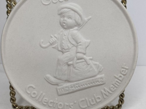 Vtg Goebel Collectors Club Member 1976 Plaque Disk Plate Hummel 4" NO Chips - Picture 4 of 9