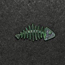 Fishbones Black Plating Glitter / Green Graphic Pin