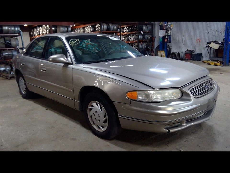 Левый задний фонарь на четверть панели для водителя подходит для 97–04 REGAL 1667185 - Изображение 3 из 4