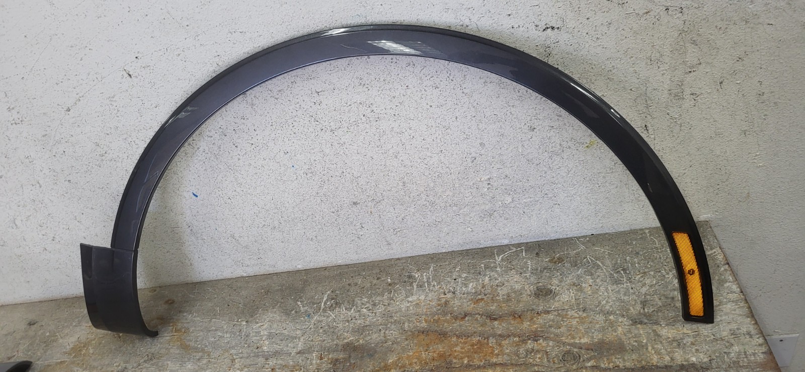 2021-2024 BENTLEY BENTAYGA FENDER FLARE PASSENGER SIDE FRONT USED OEM *DC9110