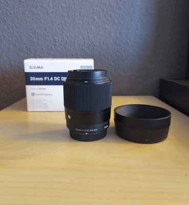 Sigma 30mm f/1.4 DC DN Contemporary AF Objektiv für MFT / M4/3