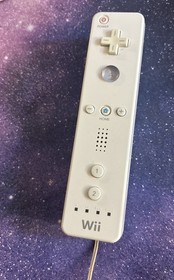 Nintendo Wii Console Lot (RVL-001) w/ Wiimote & Sensor Bar , Cables  (White)