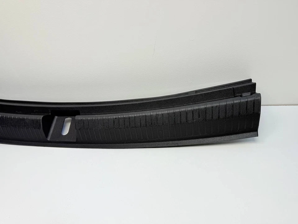 VOLKSWAGEN TIGUAN 2018-2024 MALETERO PESTILLO BLOQUEO UMBRAL PLACA RASGUÑO MOLDURA CUBIERTA OEM Foto 3 de 4