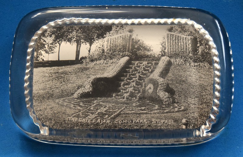 PAPERWEIGHT “THE GATES AJAR, COMO PARK, ST. PAUL” MINNESOTA c. 1890s