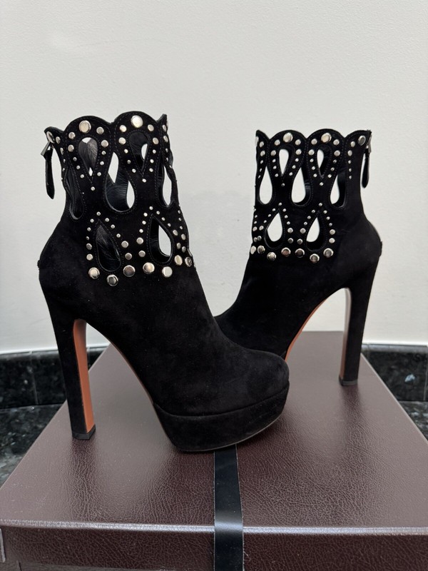 ALAIA CHAMOIS GLAMOUR BLACK SUEDE STUDDED CUTOUT HIGH HEEL BOOTS SZ 38.5