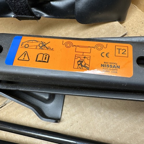 Juego de herramientas de gato de tijera de neumático de repuesto Nissan Pathfinder 2014-2020 - Imagen 3 de 7
