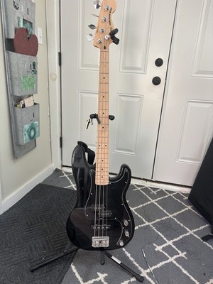 Squier Affinity Precision Bass Guitar + Amp + Tuner (no battery) + Cords