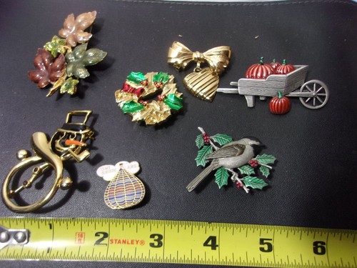 Vintage Jewelry Brooch Pin Lot Snowman Wreath Bird Heart Autumn Hot Air Balloon - Picture 6 of 6