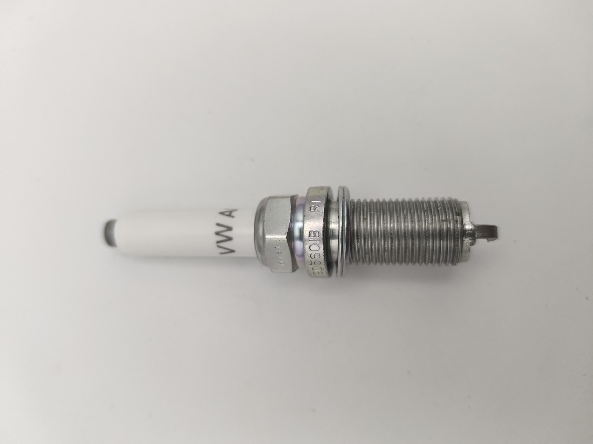 VW純正プラグ03C 905 601 B ポロ6R GTi For VW Volkswagen 2015-2019 Golf R & GTI Spark Plugs Set Of