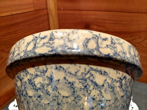 7" ROBINSON RANSBOTTOM #700 BLUE SPONGEWARE 1 1/2 QT BOWL ROSEVILLE, OHIO - Picture 10 of 12