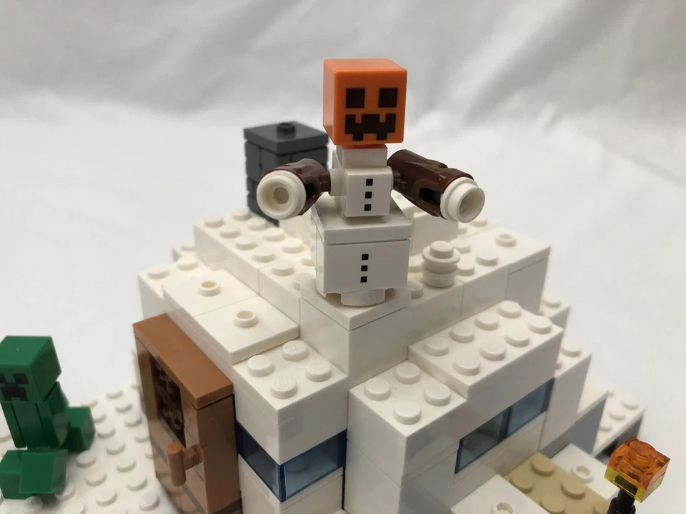 Lego Minecraft: The Snow Hideout 21120 Complete - Image 3 of 4