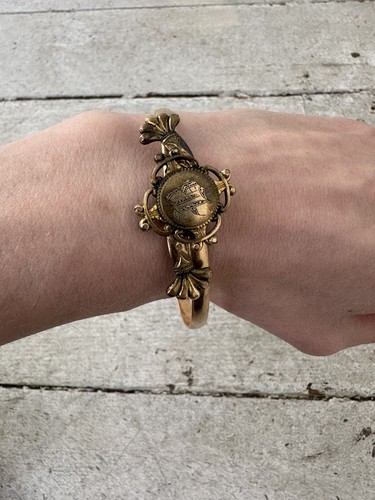 Victorian Era Monogramed B Gold Tone Bracelet - Picture 6 of 7