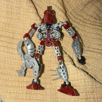 LEGO BIONICLE Glatorian Malum 8979 Figure Red/Gray/Black Large Claw Hands