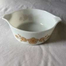 Vintage Pyrex 472 Butterfly Gold 1.5 Pint Milk Glass Casserole Dish