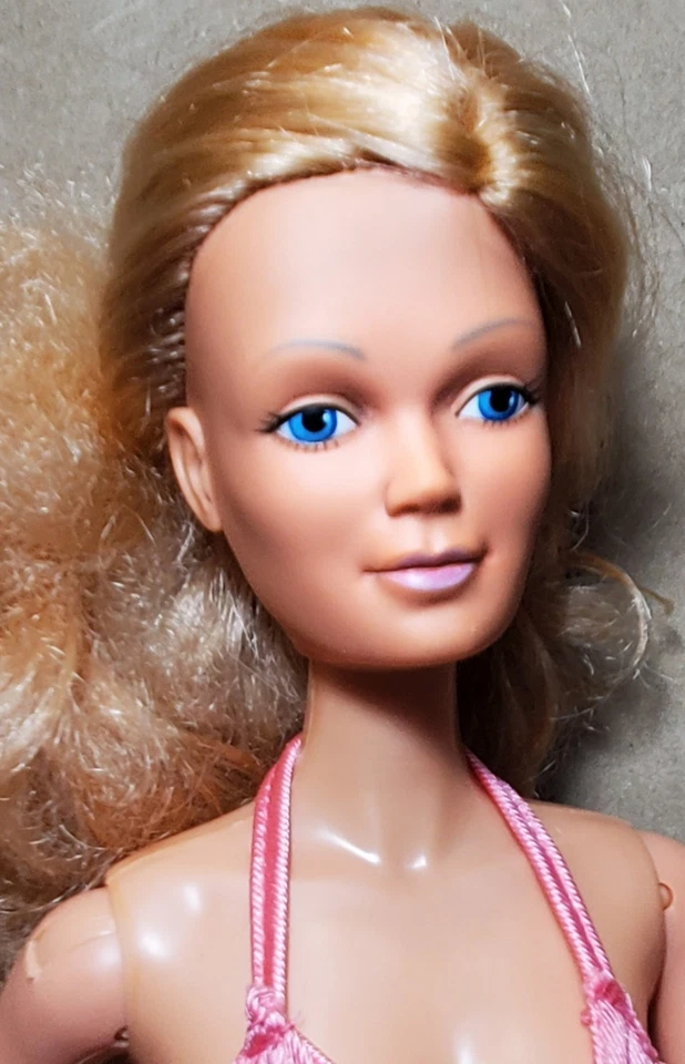 Gran Lote De Colección MEGO 18" Muñeca Candi/Moda; Muñeca y 6 Modas ¡Y MÁS!!!! Foto 3 de 4