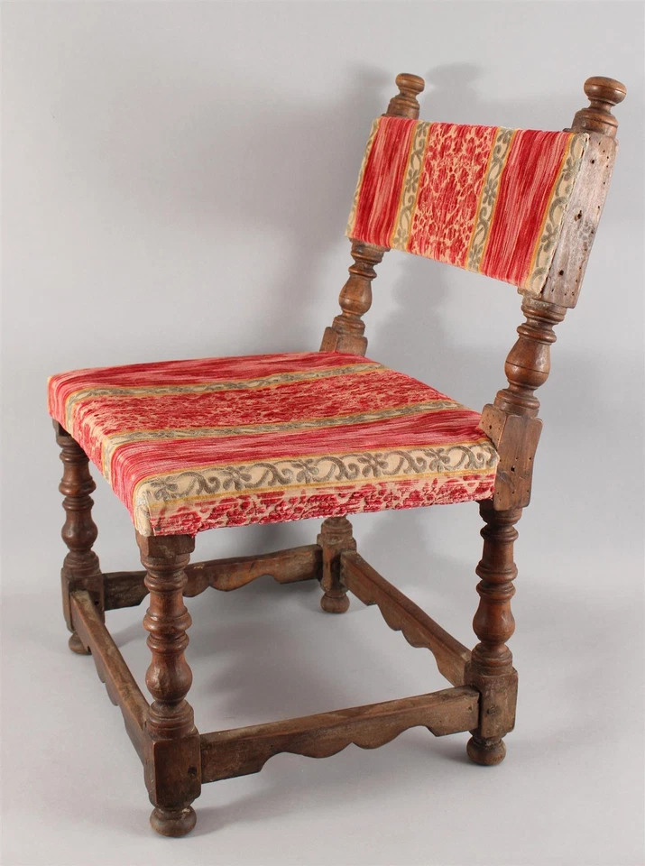 Silla Antigua Renacimiento Colonial Española Tapizada y Tallada Nogal Silla Baja, Sin Reserva Foto 4 de 4