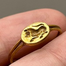 Ancienne bague romaine en or de haut carats représentant une image d'animal