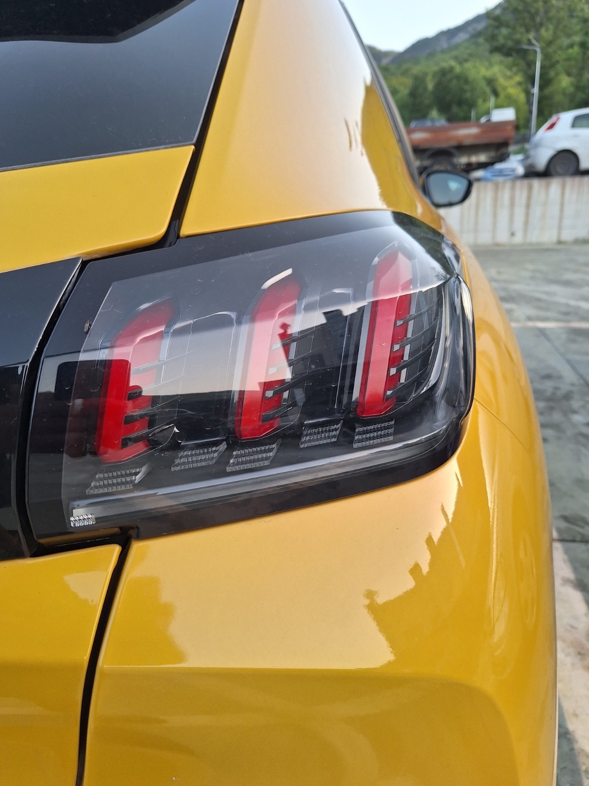 Fanale Stop Posteriore DX Destro Peugeot 208 2 2019-2023 Usato Originale