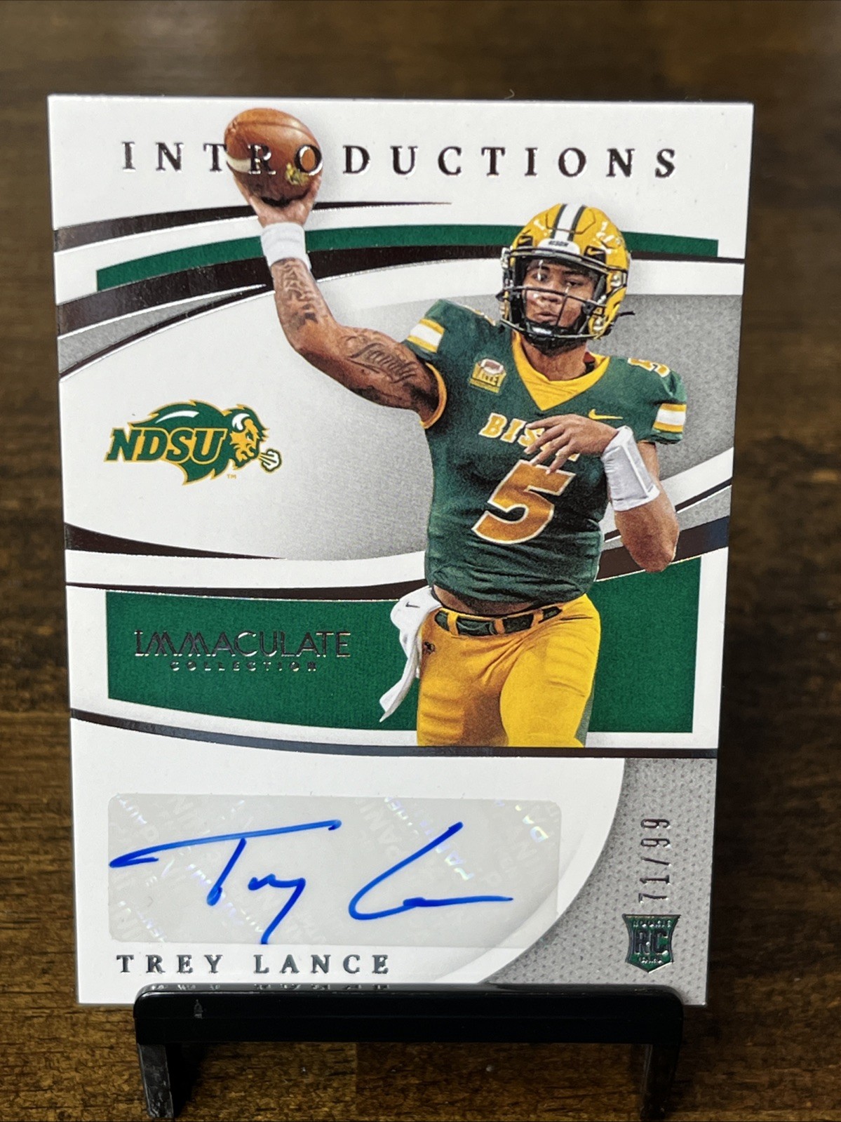 Trey Lance Panini Immaculate Collection Collegiate Immaculate Introductions Autographs #TL Base