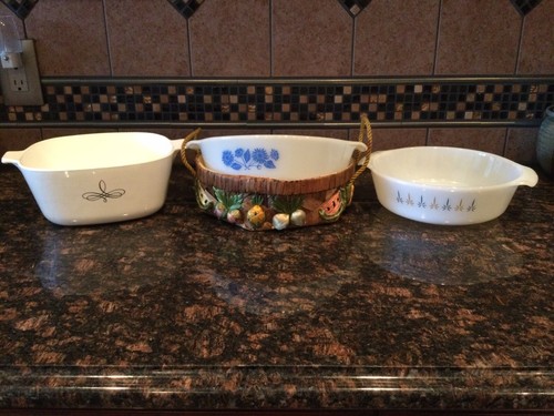 Lot Vintage Casserole Dishes~Woven Carrier~Pyrex Trefoil~Fire king~Atomic