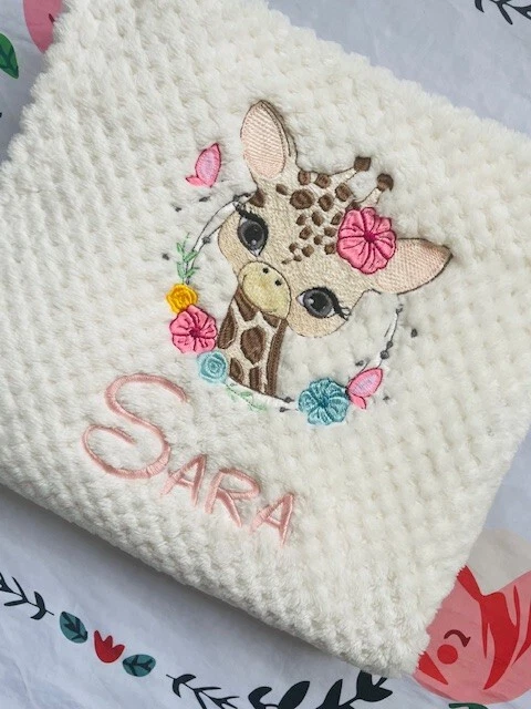 MANTA BEBÉ PERSONALIZADA DISNEY BORDADA|regalo baby shower|manta nombre bebé Foto 3 de 4