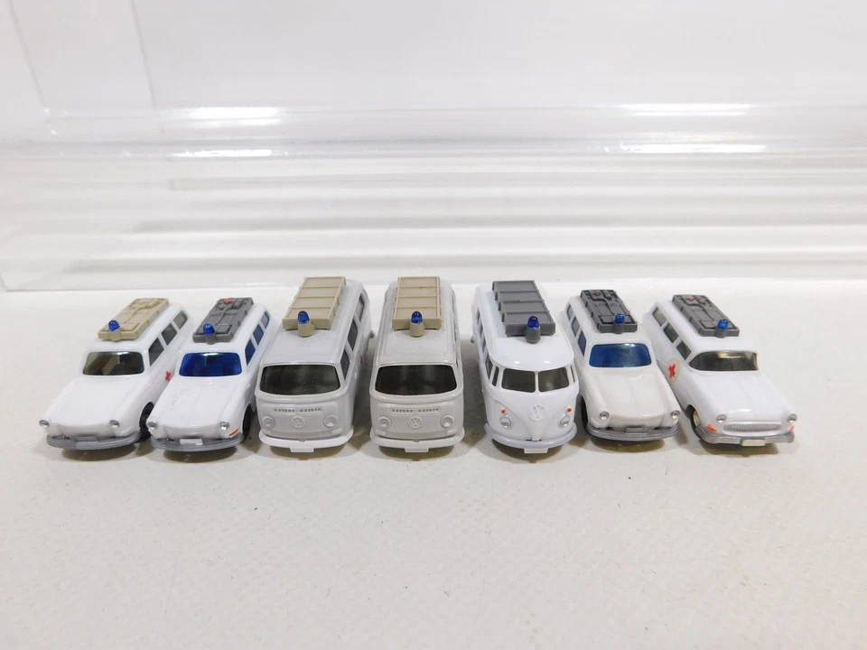 7x H0 1:87 Model Ambulance: VW 1500/T1/T2 + Opel #DD975-0.5 - Image 4 of 4
