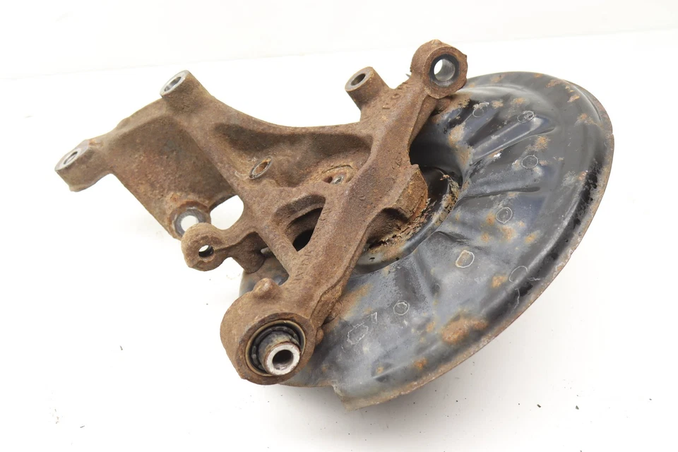 VW GOLF 2014-2015 - Nudillo de husillo trasero derecho con cojinete de rueda 5Q0505436F Foto 2 de 4