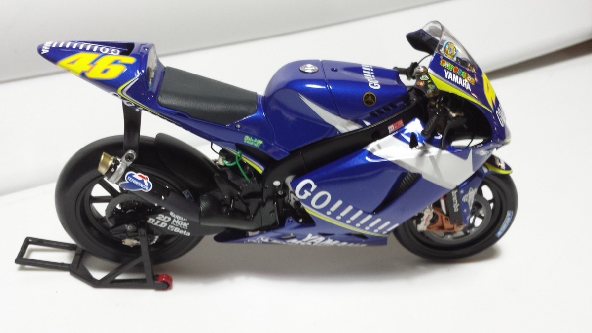 Valentino Rossi 1/12th MINICHAMPS Yamaha YZR M1 2005