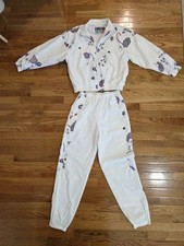 Vintage white windbreaker from the brand HEAD, 80's/90's Size Small.