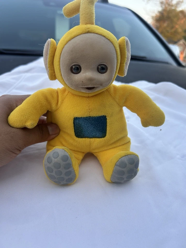 Peluche vintage 1998 Eden Toys Teletubbies 13" Laa-Laa Ragdoll Productions Foto 3 de 4