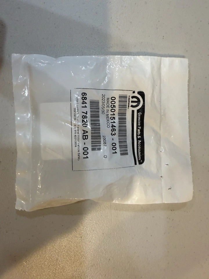 NEW Genuine Mopar 68417820AB Key Fob Transmitter Jeep - Image 2 of 3