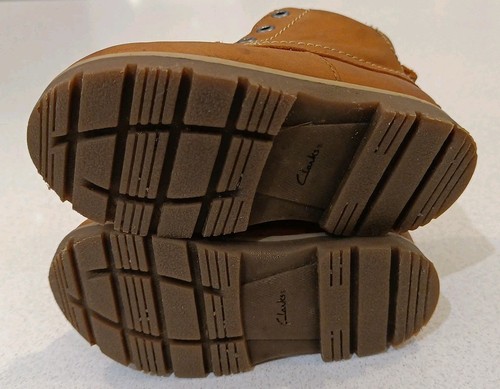 Clarks Boys Casual Ankle Boots Air Spring Child Size 5.5F Tan With A Side Zip - Picture 3 of 9