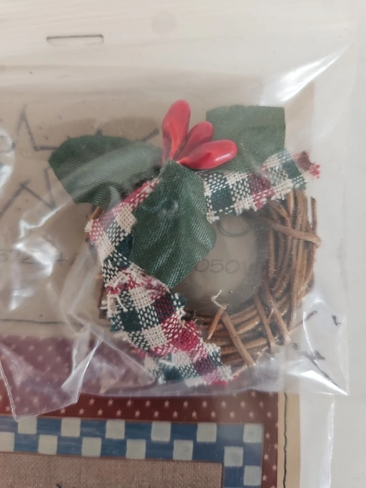 Lizzie☆Kate BIRDIE HOLIDAY Birdhouse Counted Cross Stitch Pattern & Wreath #011 - Image 3 of 4