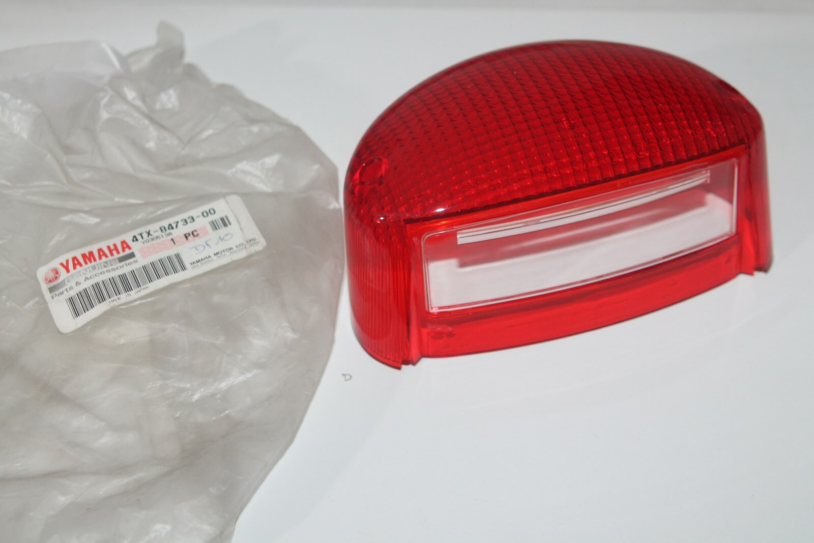 Cabochon de feu arrière Yamaha TDM850 réf 4TX-84733-00 authentique pièce rare NOS de collection