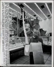 1969 Press Photo James McDivitt gets 150-foot telegram from home town, FLA