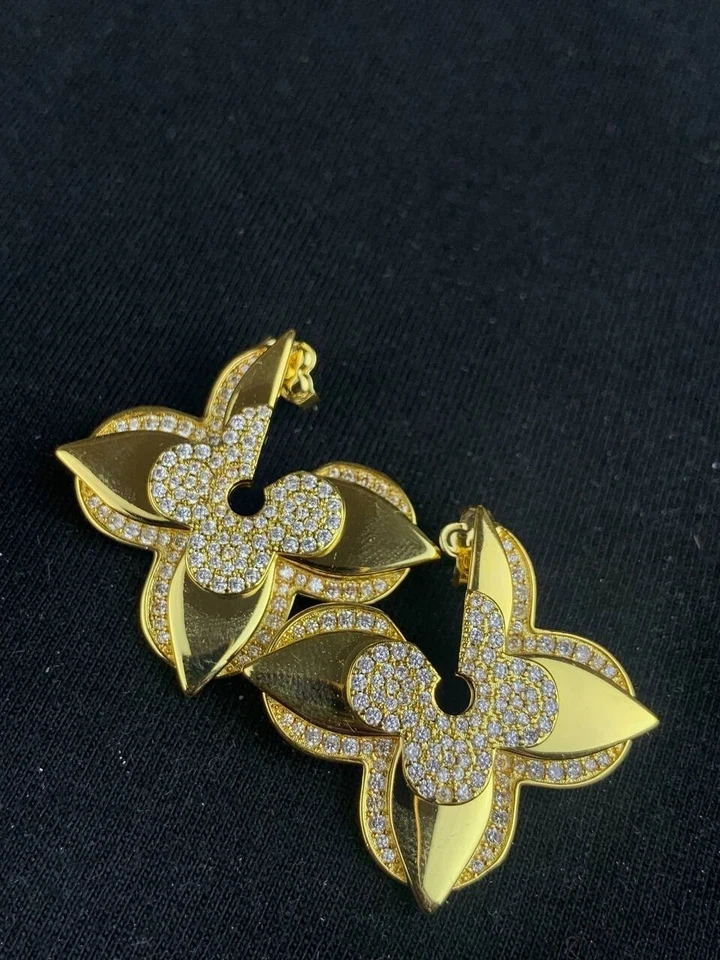 Louis Vuitton Gold LV Logo Flower Shaped Drop Earrings - Image 2 of 4
