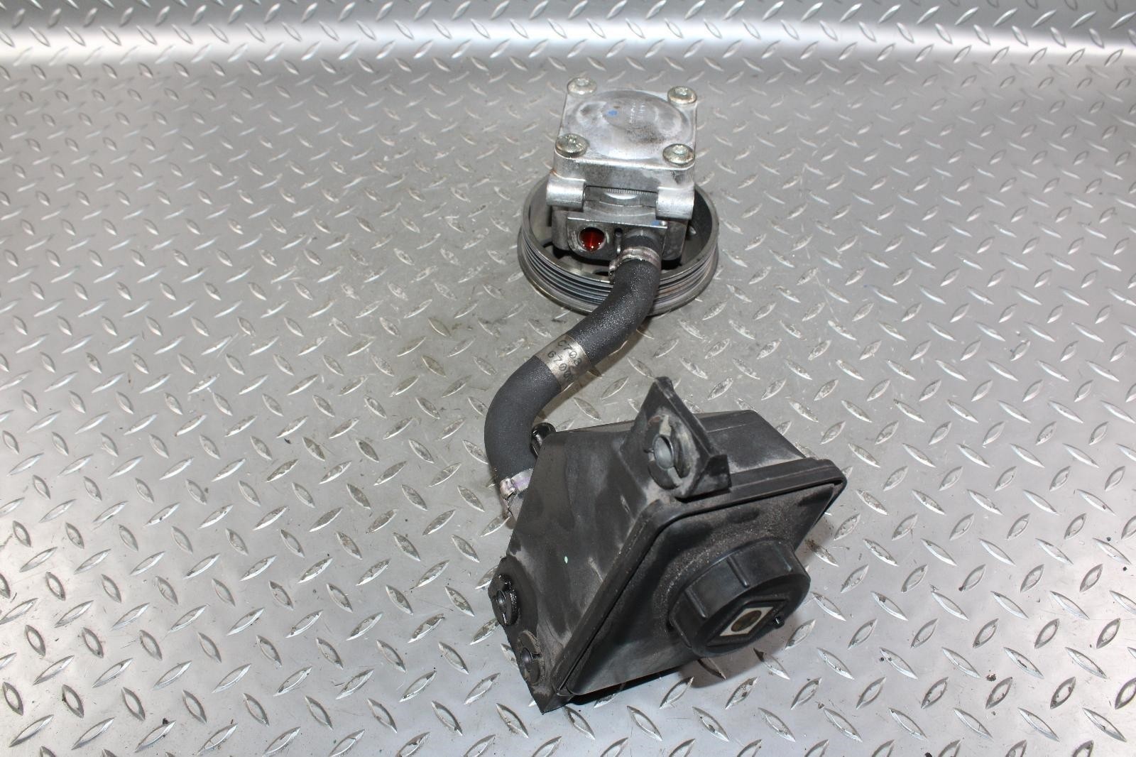 14-17 GHIBLI Hydraulic Power Steering Pump Pulley Reservoir Assembly Factory OEM