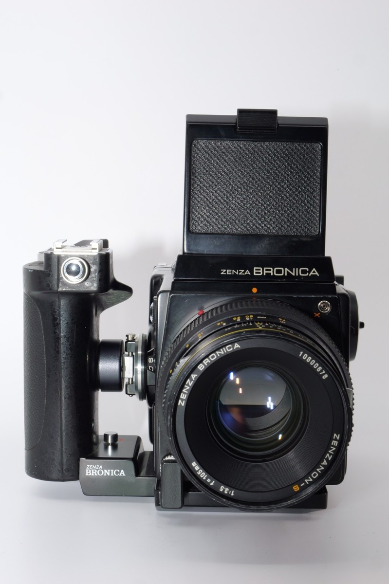 Bronica SQ-A 6x6cm Kit 105 f3.5 lens, W.L. Finder, 120 and (2) 220