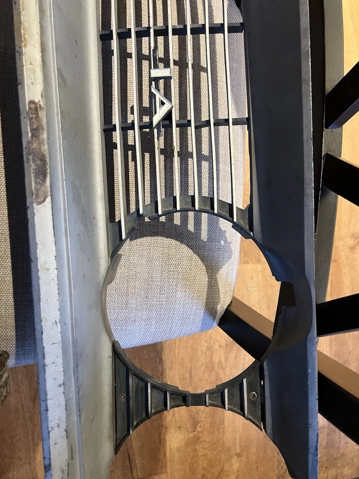 Pontiac Lemans 1968 gris conjunto de rejilla delantera derecha y derecha OEM Foto 4 de 4