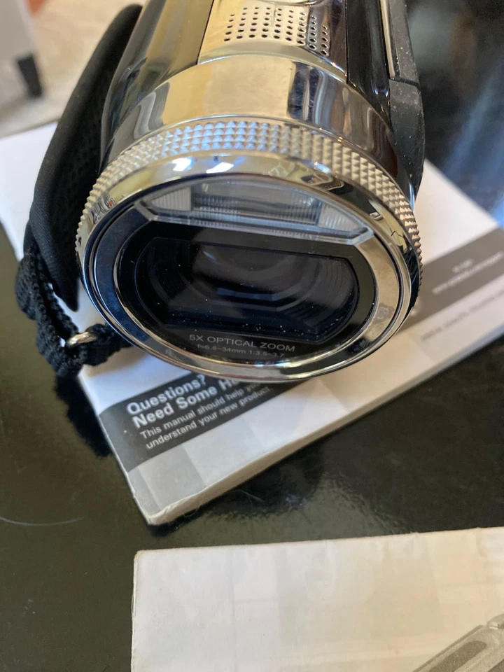 POLAROID DVC-00725F 720P HD Camcorder with 2.7-inch LCD - Image 2 of 4