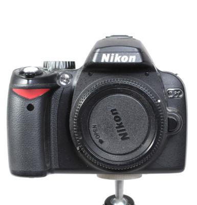 CLEAN NIKON D60 10.2 MP DSLR W BATTERY & CHARGER 4100 CLICKS CHEKED OUT WORKING