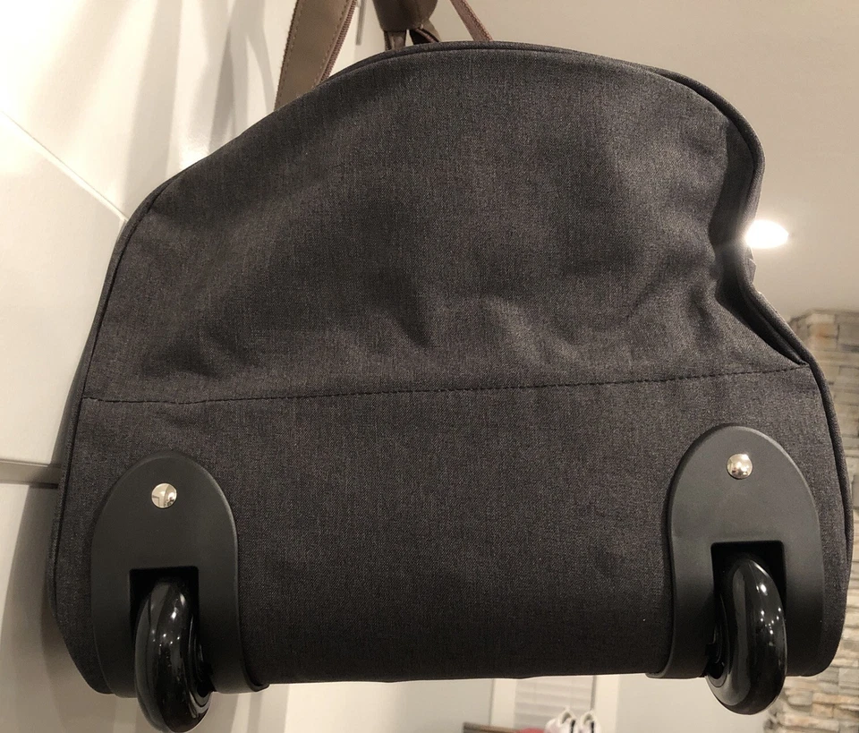 Bella Russo Rolling Travel Duffle Bag Luggage 21 X 12 X 10 NEW - Image 4 of 4
