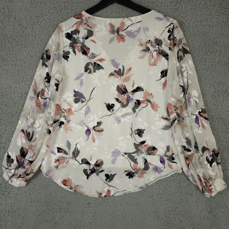 Blusa para mujer White House Black Market 6 blanca floral mezcla de seda imitación envolvente Foto 2 de 4