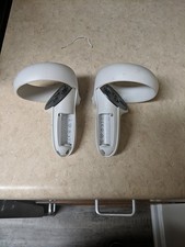 Meta Oculus Quest 2 controllers - Both L and R Pair - Excellent Condition