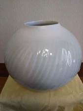 Nagasawa Echizen-Yaki White Vase 8.1 inches Used, Slight Blemishes