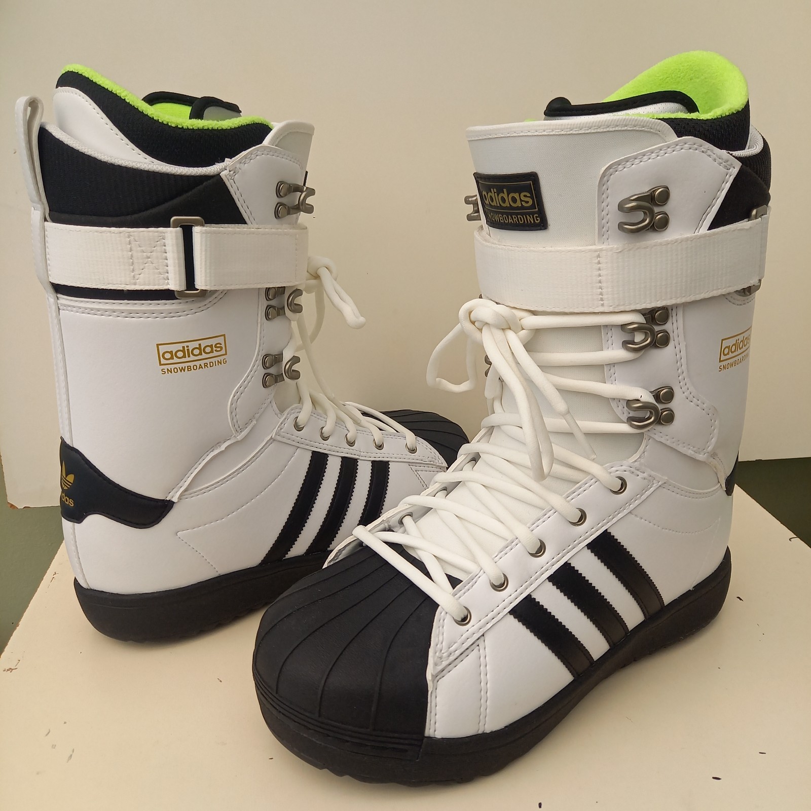 Adidas Superstar ADV Snowboard Boot NEU UK9 im Karton 2020 EG9590 Ultralon geschnürt