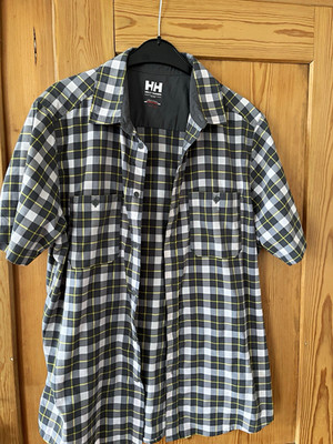 Helly Hansen Herren Funktionshemd Gr. M   Kurzarm   atmungsaktiv   Top Zustand